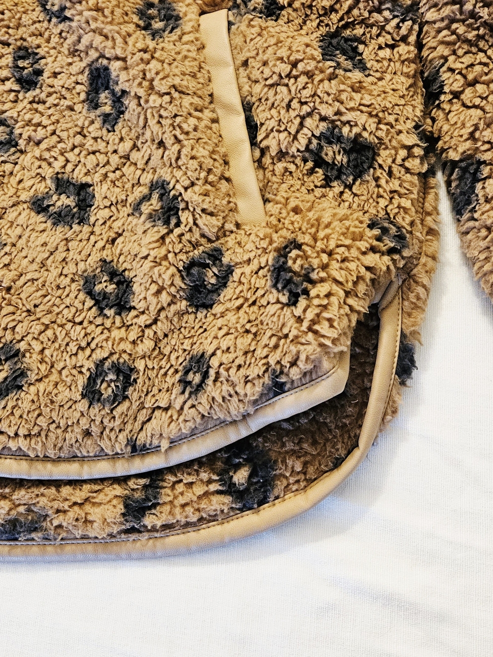 Abercrombie Women's Cozy Leopard Sherpa Pullover - Tan/Black - Picture 5 of 9